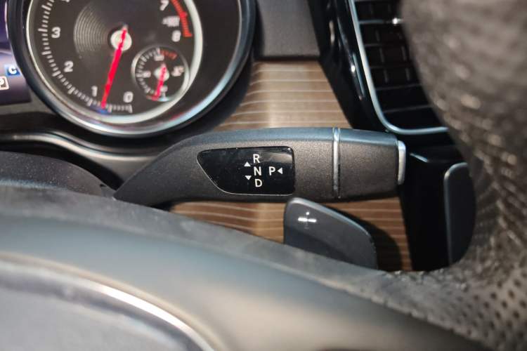 Used Mercedes-Benz GLE 2018 GLE 320 4MATIC Dynamic Edition Collector's Edition Gear Lever