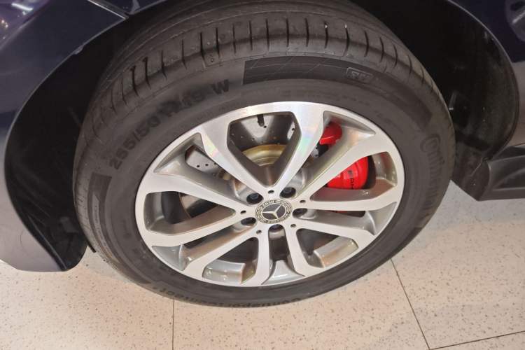 Used Mercedes-Benz GLE 2018 GLE 320 4MATIC Dynamic Edition Collector's Edition Left Front Wheel Hub