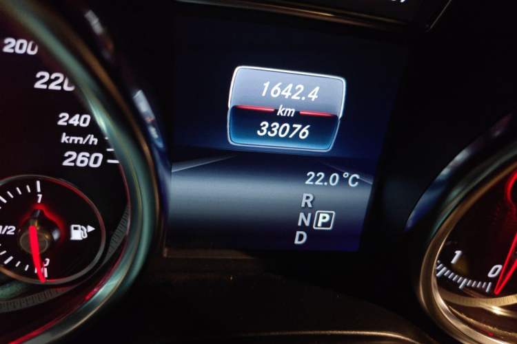 Used Mercedes-Benz GLE 2018 GLE 320 4MATIC Dynamic Edition Collector's Edition Odometer Close Up