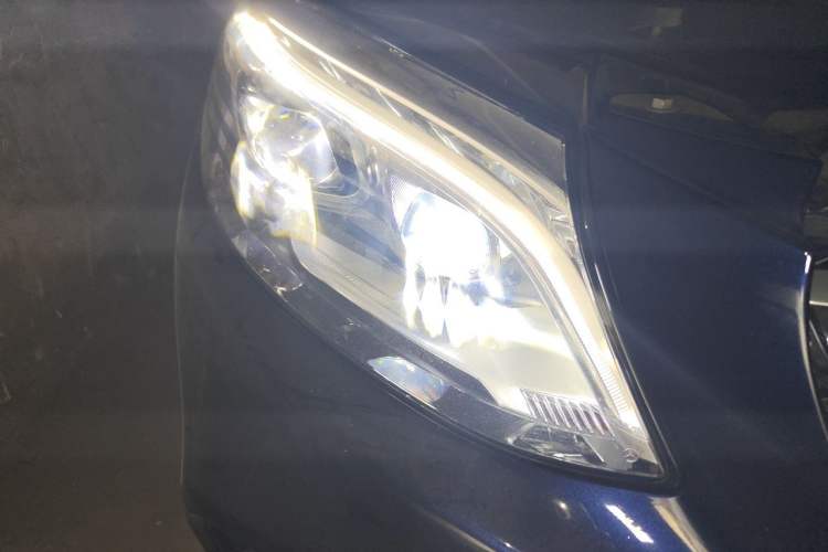 Used Mercedes-Benz GLE 2018 GLE 320 4MATIC Dynamic Edition Collector's Edition Right Front Headlight