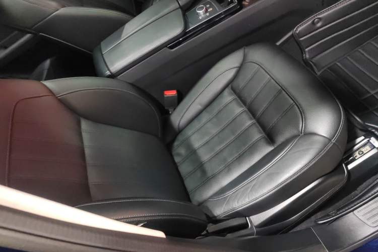 Used Mercedes-Benz GLE 2018 GLE 320 4MATIC Dynamic Edition Collector's Edition Right Front Seat