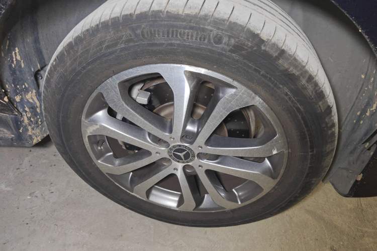 Used Mercedes-Benz GLE 2018 GLE 320 4MATIC Dynamic Edition Collector's Edition Right Front Wheel Hub