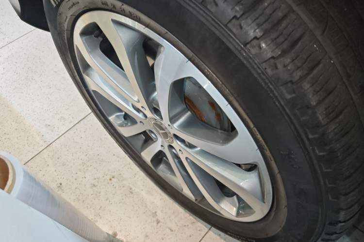 Used Mercedes-Benz GLE 2018 GLE 320 4MATIC Dynamic Edition Collector's Edition Right Rear Wheel Hub