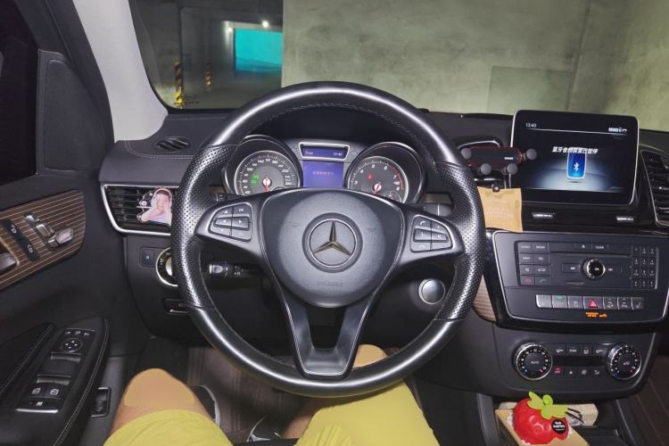 Used Mercedes-Benz GLE 2018 GLE 320 4MATIC Dynamic Edition Collector's Edition Steering Wheel