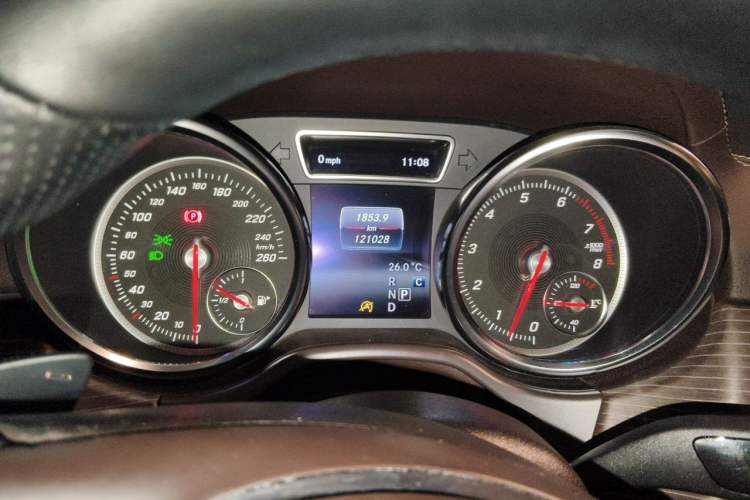 Used Mercedes-Benz GLE 2018 GLE 320 4MATIC Dynamic Edition Collector's Edition Odometer Close Up
