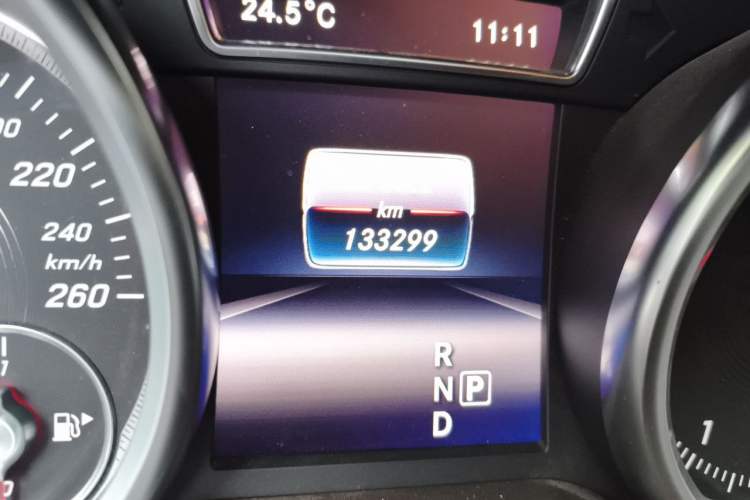 Used Mercedes-Benz GLE  Odometer Close Up