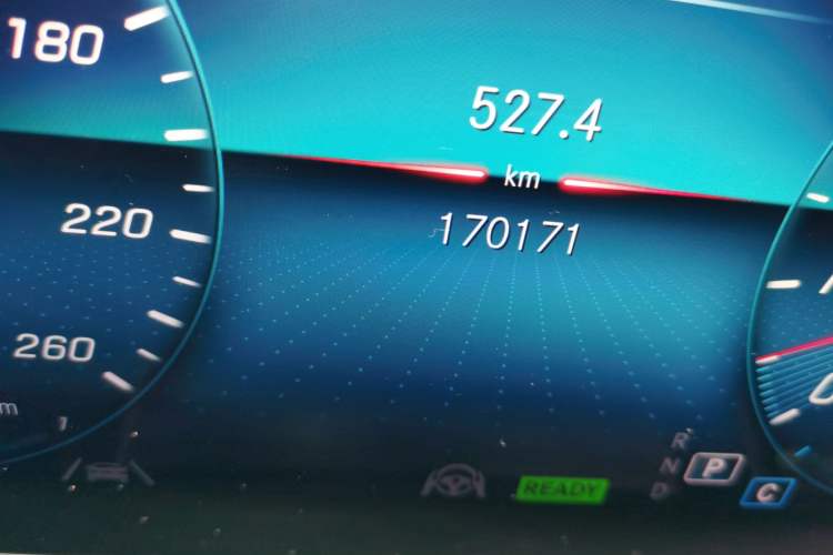 Used Mercedes-Benz GLE  Odometer Close Up