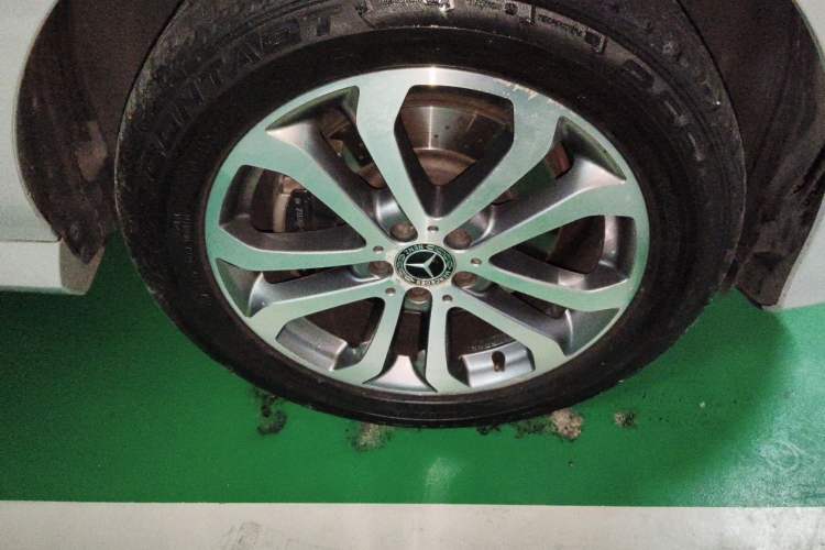 Used Mercedes-Benz GLE 2018 GLE 320 4MATIC Dynamic Edition Collector's Edition Right Front Wheel Hub