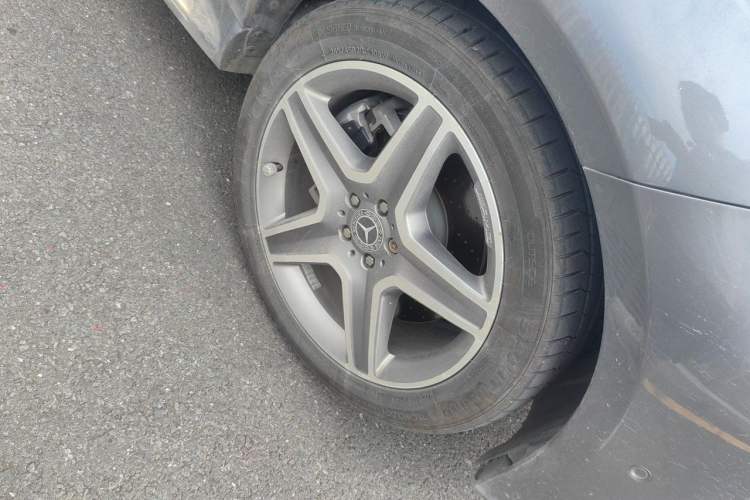 Used Mercedes-Benz GLE 2018 GLE 400 4MATIC Exclusive Edition Right Front Wheel Hub
