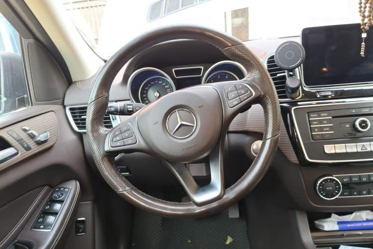 Used Mercedes-Benz GLE 2018 GLE 320 4MATIC Dynamic Edition Collector's Edition Steering Wheel