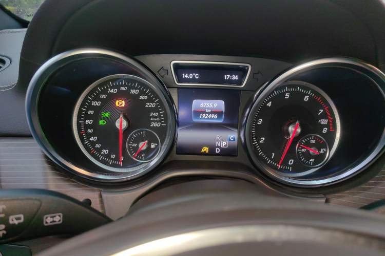 Used Mercedes-Benz GLE 2018 GLE 320 4MATIC Dynamic Edition Collector's Edition Odometer Close Up