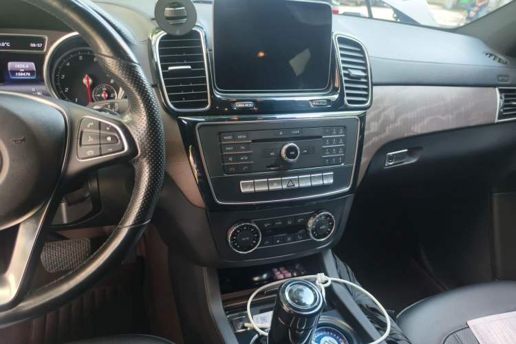 Used Mercedes-Benz GLE 2018 GLE 400 4MATIC Exclusive Edition Audio And AC Panel
