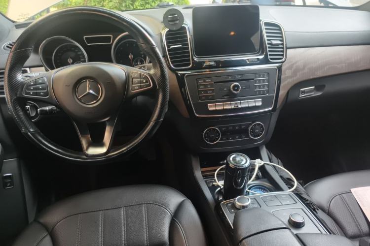Used Mercedes-Benz GLE 2018 GLE 400 4MATIC Exclusive Edition Center Console