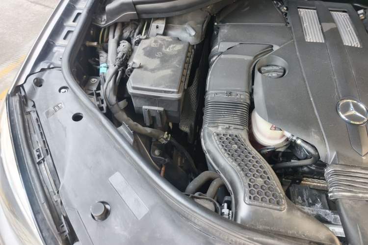Used Mercedes-Benz GLE 2018 GLE 400 4MATIC Exclusive Edition Engine Bay Right