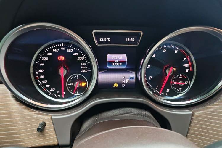 Used Mercedes-Benz GLE 2018 GLE 320 4MATIC Dynamic Edition Collector's Edition Odometer Close Up
