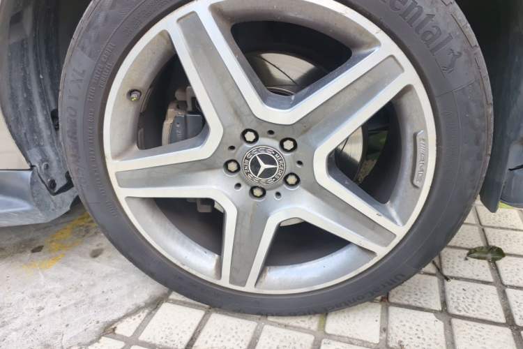 Used Mercedes-Benz GLE 2018 GLE 400 4MATIC Exclusive Edition Right Front Wheel Hub