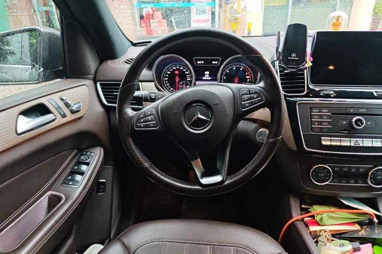 Used Mercedes-Benz GLE 2018 GLE 320 4MATIC Dynamic Edition Collector's Edition Steering Wheel