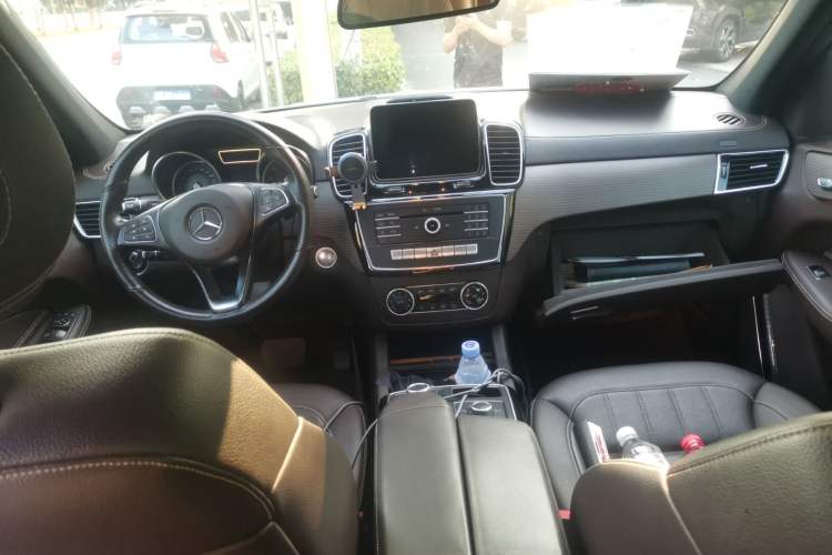 Used Mercedes-Benz GLE 2018 GLE 320 4MATIC Dynamic Edition Collector's Edition Center Console