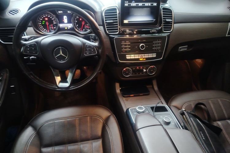 Used Mercedes-Benz GLE 2018 GLE 320 4MATIC Dynamic Edition Collector's Edition Center Console