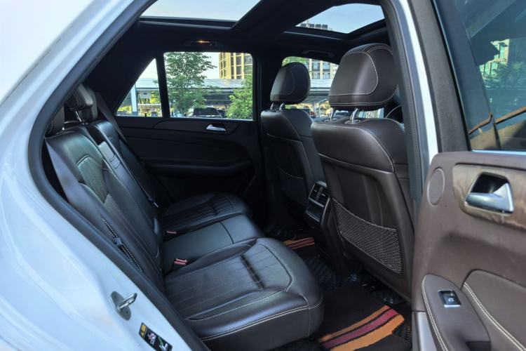 Used Mercedes-Benz GLE 2018 GLE 320 4MATIC Luxury Collection Edition Interior 10