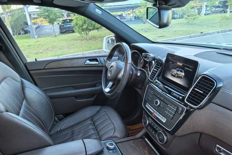 Used Mercedes-Benz GLE 2018 GLE 320 4MATIC Luxury Collection Edition Interior 12