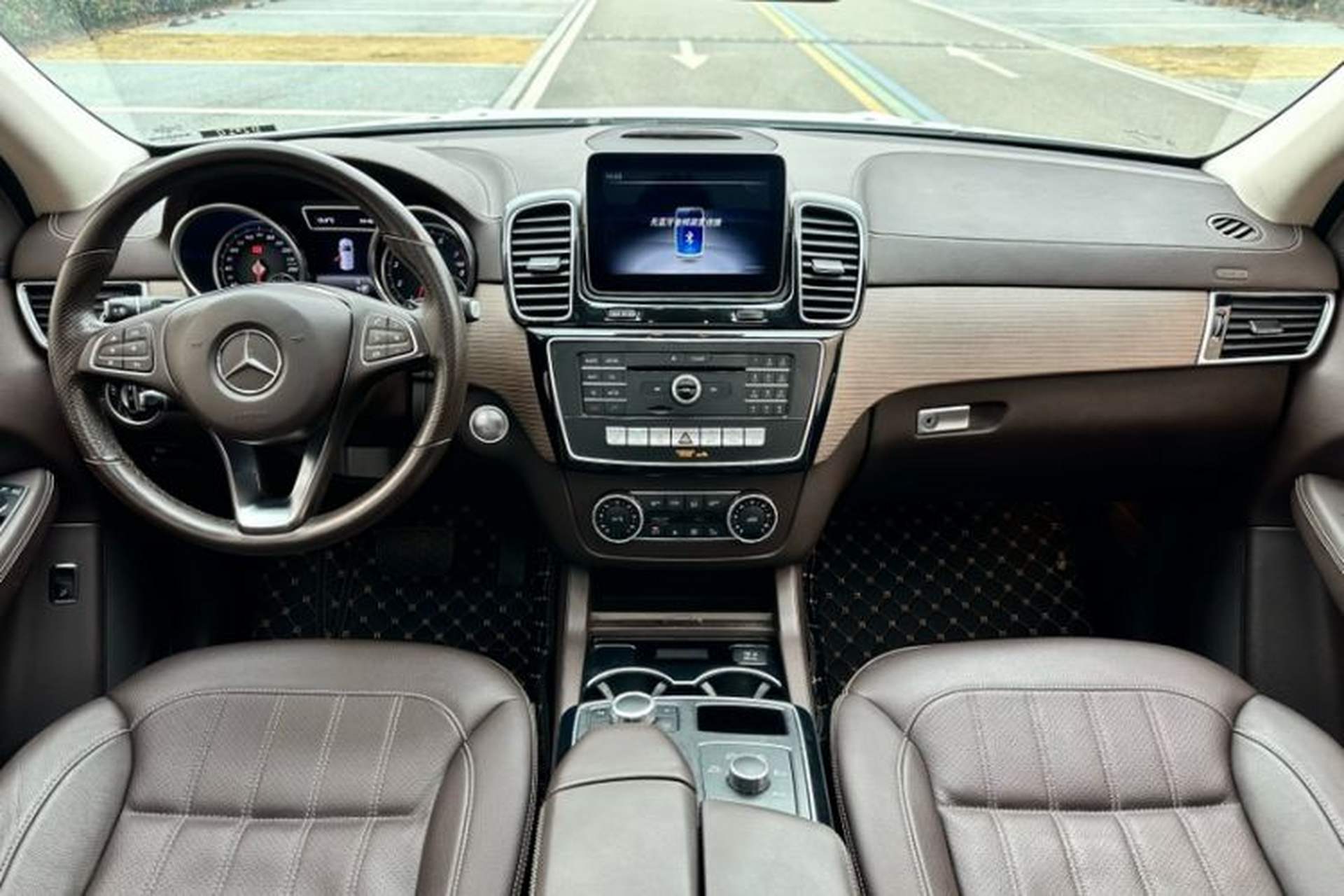 Used Mercedes-Benz GLE 2018 GLE 320 4MATIC Dynamic Edition Collector's Edition Interior 2