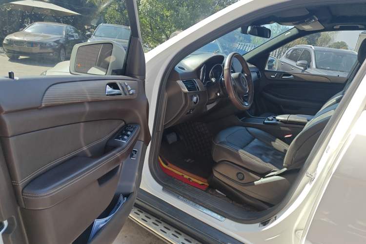 Used Mercedes-Benz GLE 2018 GLE 320 4MATIC Dynamic Edition Collector's Edition Interior 3