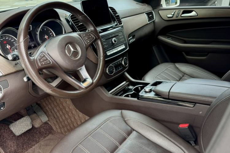 Used Mercedes-Benz GLE 2018 GLE 320 4MATIC Dynamic Edition Collector's Edition Interior 4