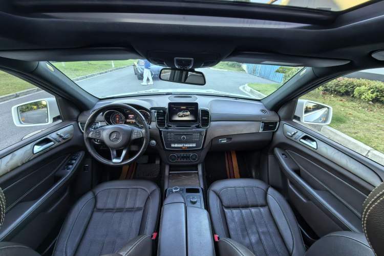 Used Mercedes-Benz GLE 2018 GLE 320 4MATIC Luxury Collection Edition Interior 5