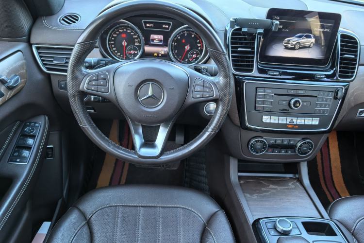 Used Mercedes-Benz GLE 2018 GLE 320 4MATIC Luxury Collection Edition Interior 8