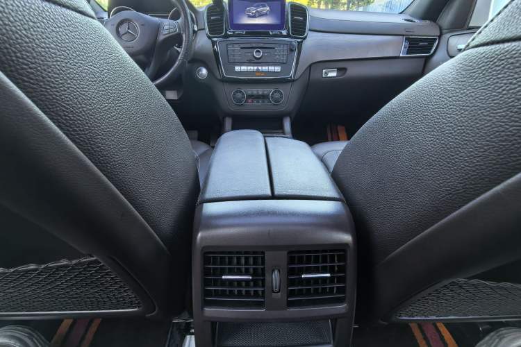 Used Mercedes-Benz GLE 2018 GLE 320 4MATIC Luxury Collection Edition Interior 9