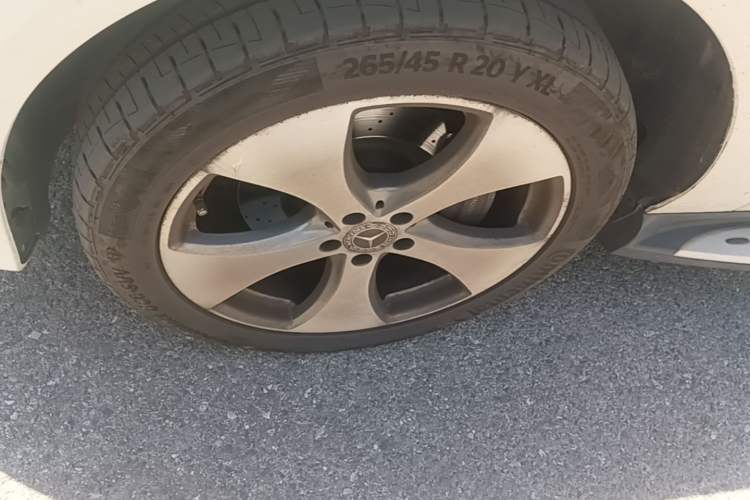 Used Mercedes-Benz GLE 2018 GLE 320 4MATIC Luxury Collection Edition Left Front Wheel Hub