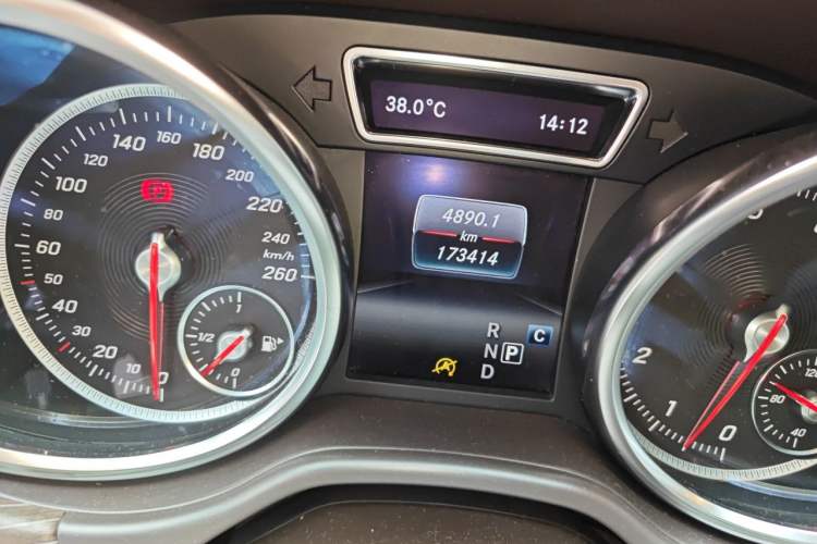 Used Mercedes-Benz GLE 2018 GLE 320 4MATIC Dynamic Edition Collector's Edition Odometer Close Up