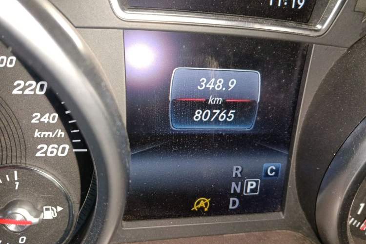 Used Mercedes-Benz GLE  Odometer Close Up