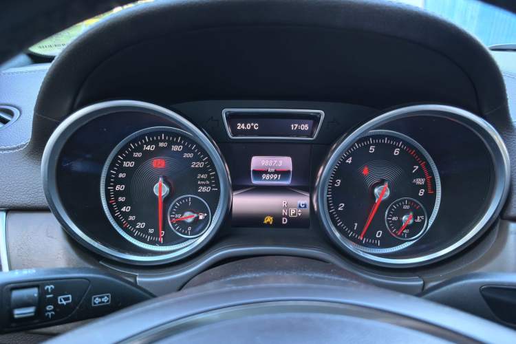 Used Mercedes-Benz GLE 2018 GLE 320 4MATIC Luxury Collection Edition Odometer Close Up
