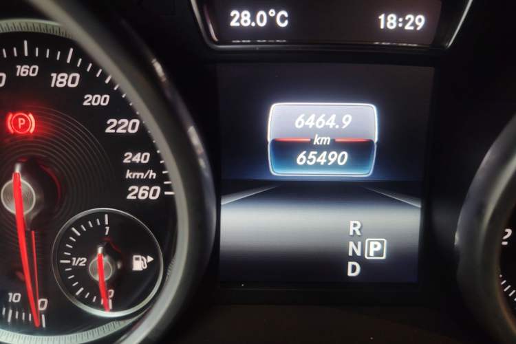 Used Mercedes-Benz GLE 2018 GLE 320 4MATIC Dynamic Edition Collector's Edition Odometer Close Up