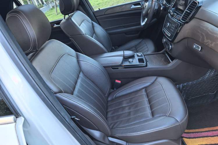 Used Mercedes-Benz GLE 2018 GLE 320 4MATIC Luxury Collection Edition Right Front Seat