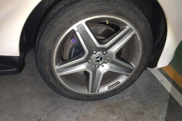 Used Mercedes-Benz GLE  Right Front Wheel Hub