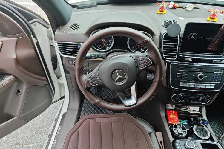 Used Mercedes-Benz GLE 2018 GLE 320 4MATIC Dynamic Edition Collector's Edition Steering Wheel