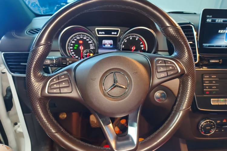 Used Mercedes-Benz GLE 2018 GLE 320 4MATIC Dynamic Edition Collector's Edition Steering Wheel