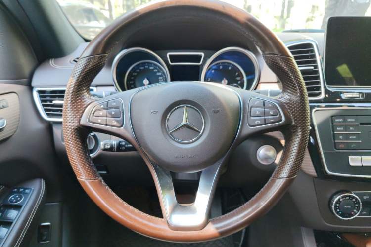 Used Mercedes-Benz GLE 2018 GLE 400 4MATIC Exclusive Edition Steering Wheel