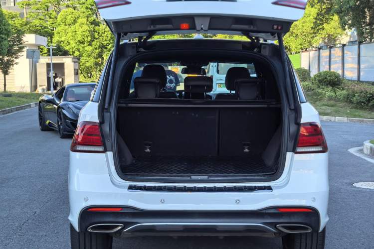 Used Mercedes-Benz GLE 2018 GLE 320 4MATIC Luxury Collection Edition Trunk