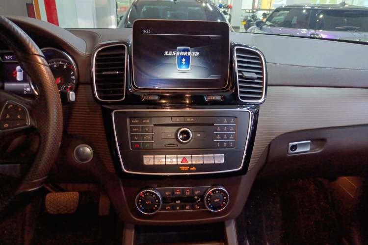 Used Mercedes-Benz GLE 2019 GLE 320 4MATIC Dynamic Edition Prestige Model Audio And AC Panel