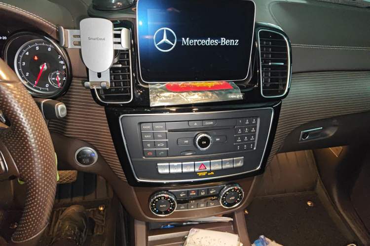 Used Mercedes-Benz GLE 2019 GLE 320 4MATIC Luxury Collection Edition Audio And AC Panel