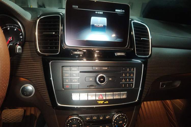 Used Mercedes-Benz GLE 2019 GLE 320 4MATIC Dynamic Edition Prestige Model Audio And AC Panel