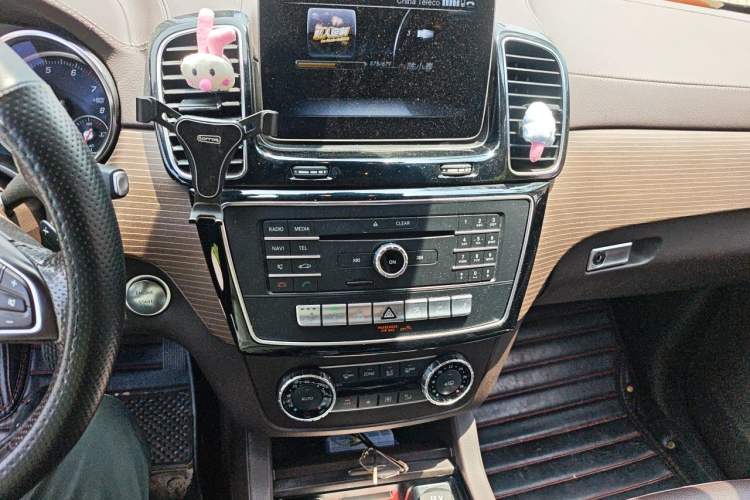 Used Mercedes-Benz GLE 2019 GLE 320 4MATIC Dynamic Edition Prestige Model Audio And AC Panel
