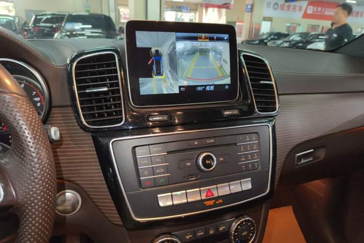 Used Mercedes-Benz GLE 2019 GLE 320 4MATIC Dynamic Edition Prestige Model Audio And AC Panel