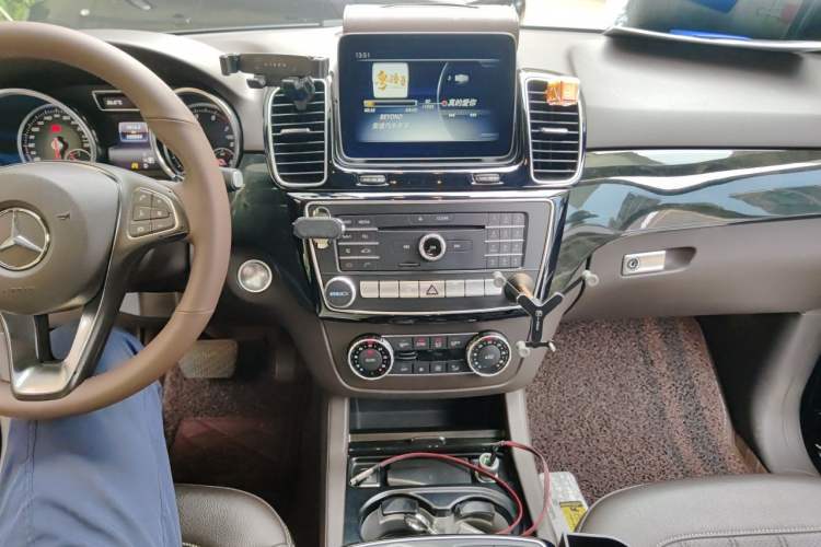 Used Mercedes-Benz GLE 2019 GLE 400 4MATIC Exclusive Edition Audio And AC Panel