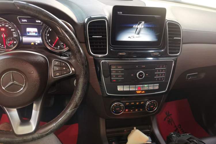 Used Mercedes-Benz GLE 2019 GLE 400 4MATIC Exclusive Edition Audio And AC Panel
