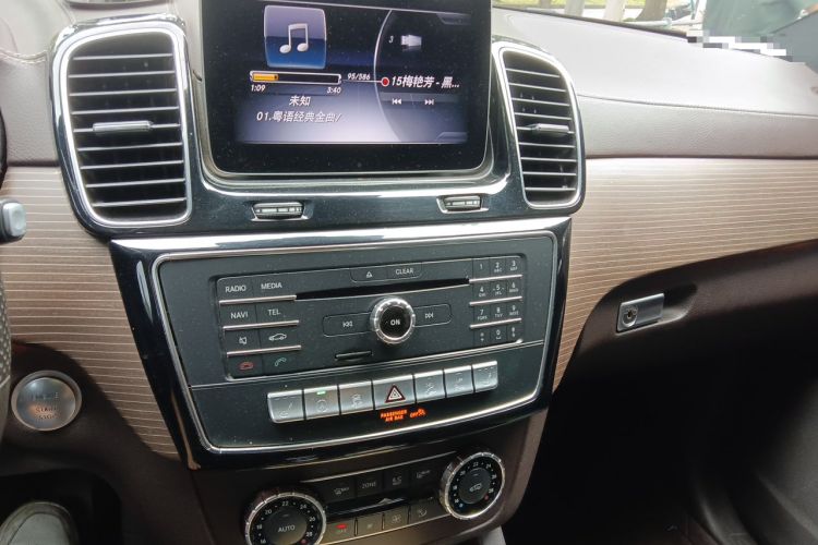 Used Mercedes-Benz GLE 2019 GLE 320 4MATIC Dynamic Edition Prestige Model Audio And AC Panel